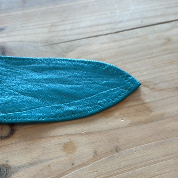 Vintage Turquoise soft leather pliable belt - Picture 5 of 5